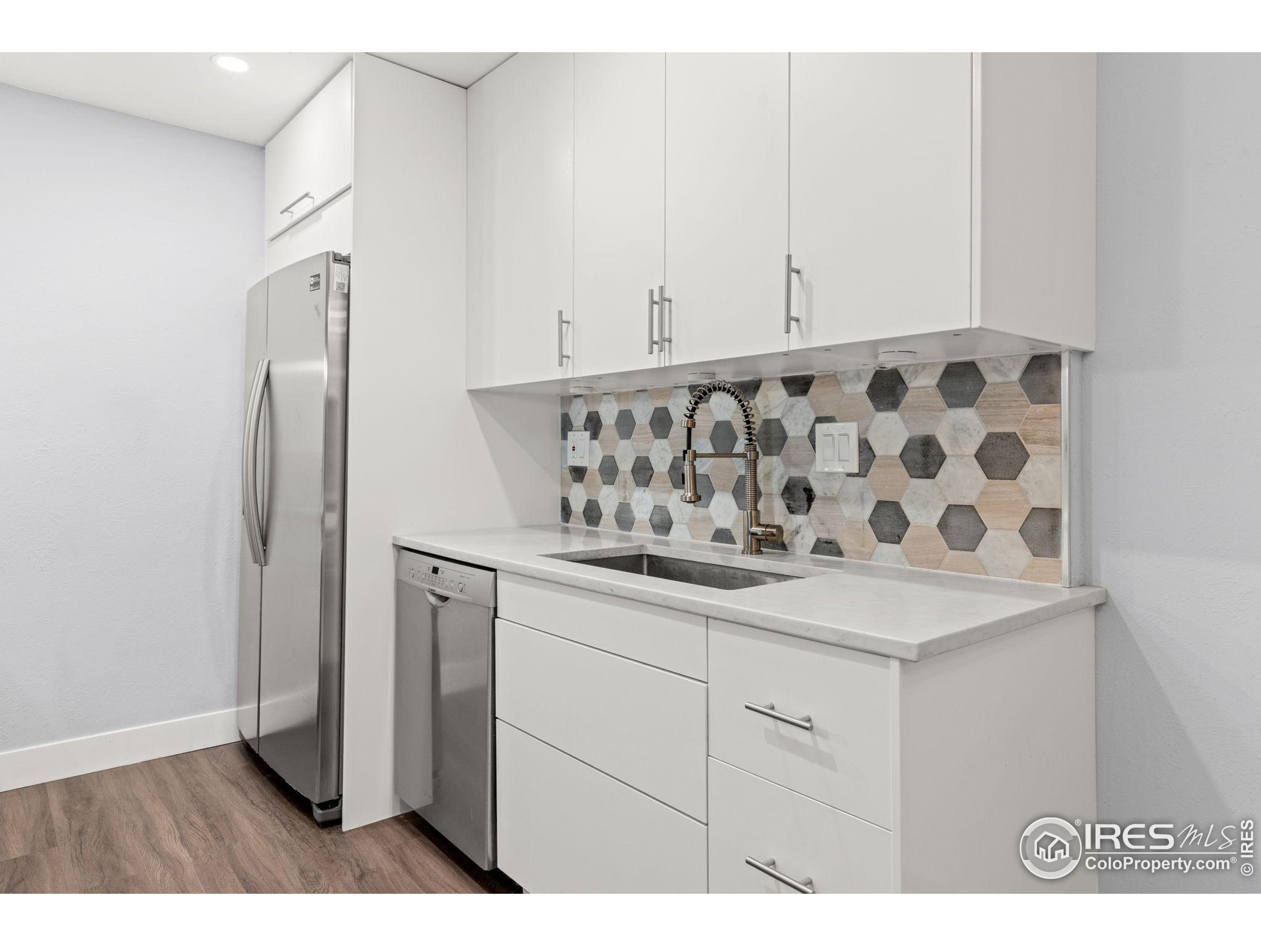 695 Manhattan Dr 219