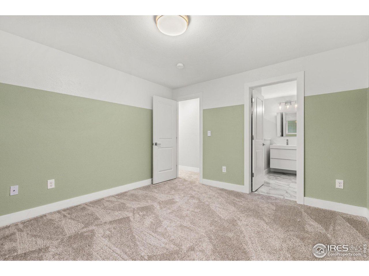 695 Manhattan Dr 219