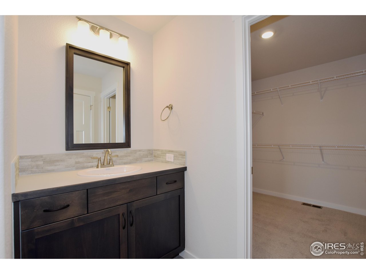3300 Sapphire Ct