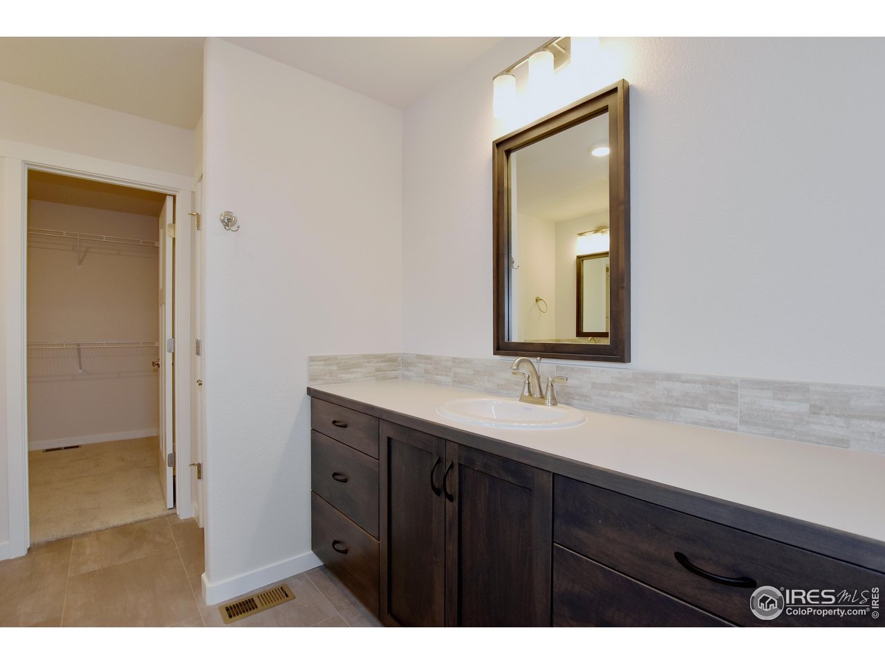 3300 Sapphire Ct