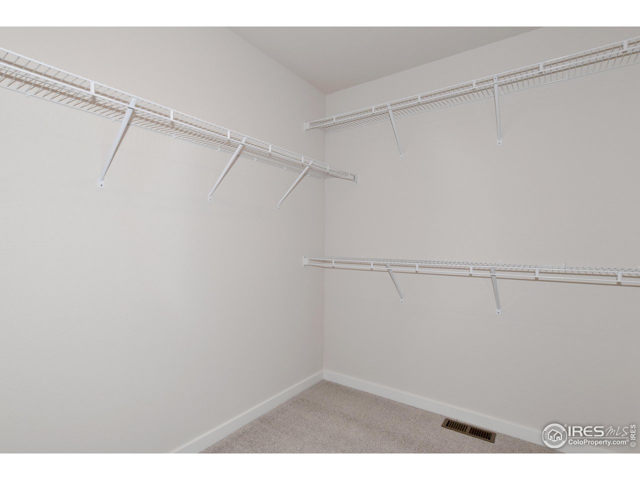 3300 Sapphire Ct