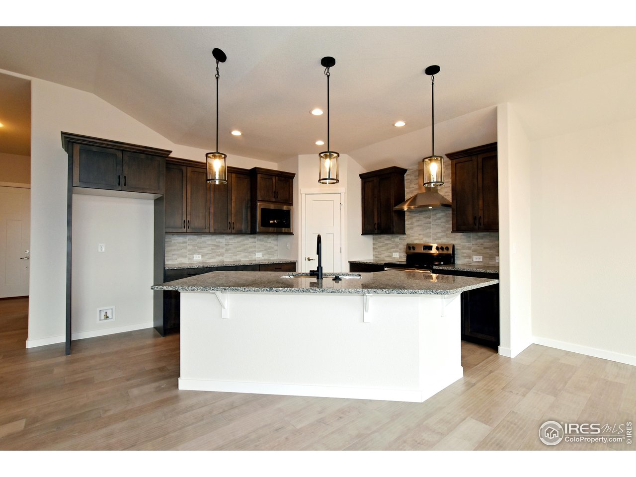 3300 Sapphire Ct