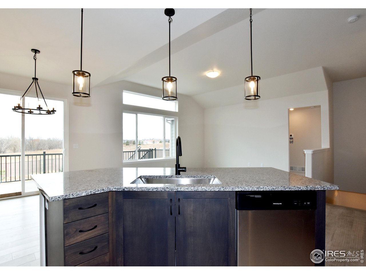 3300 Sapphire Ct