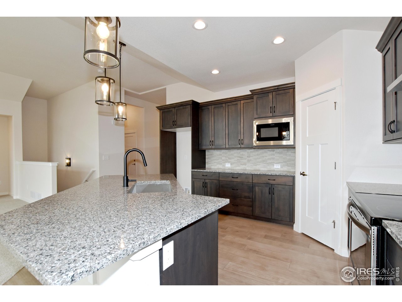 3300 Sapphire Ct