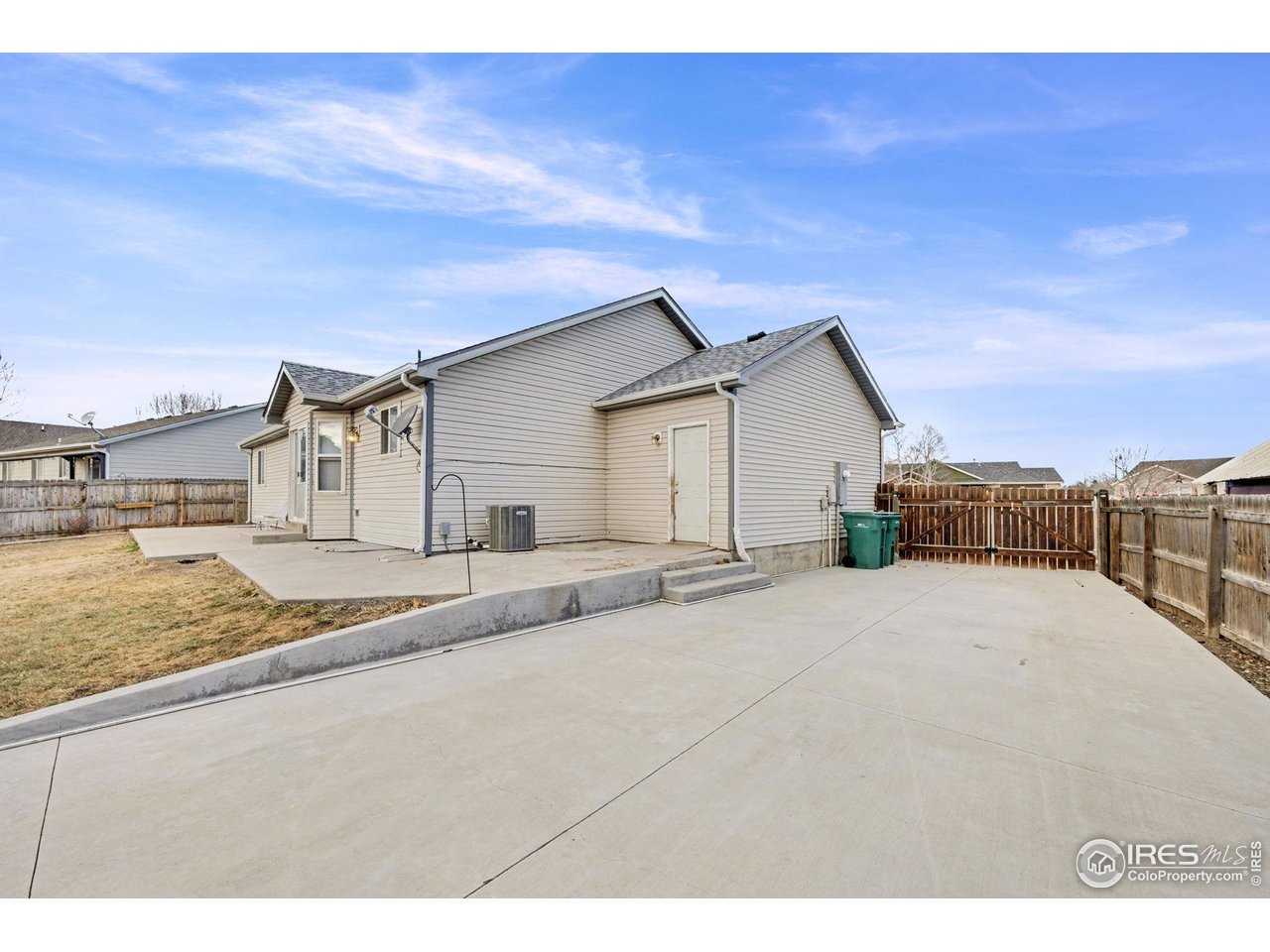 2412 Dock Dr