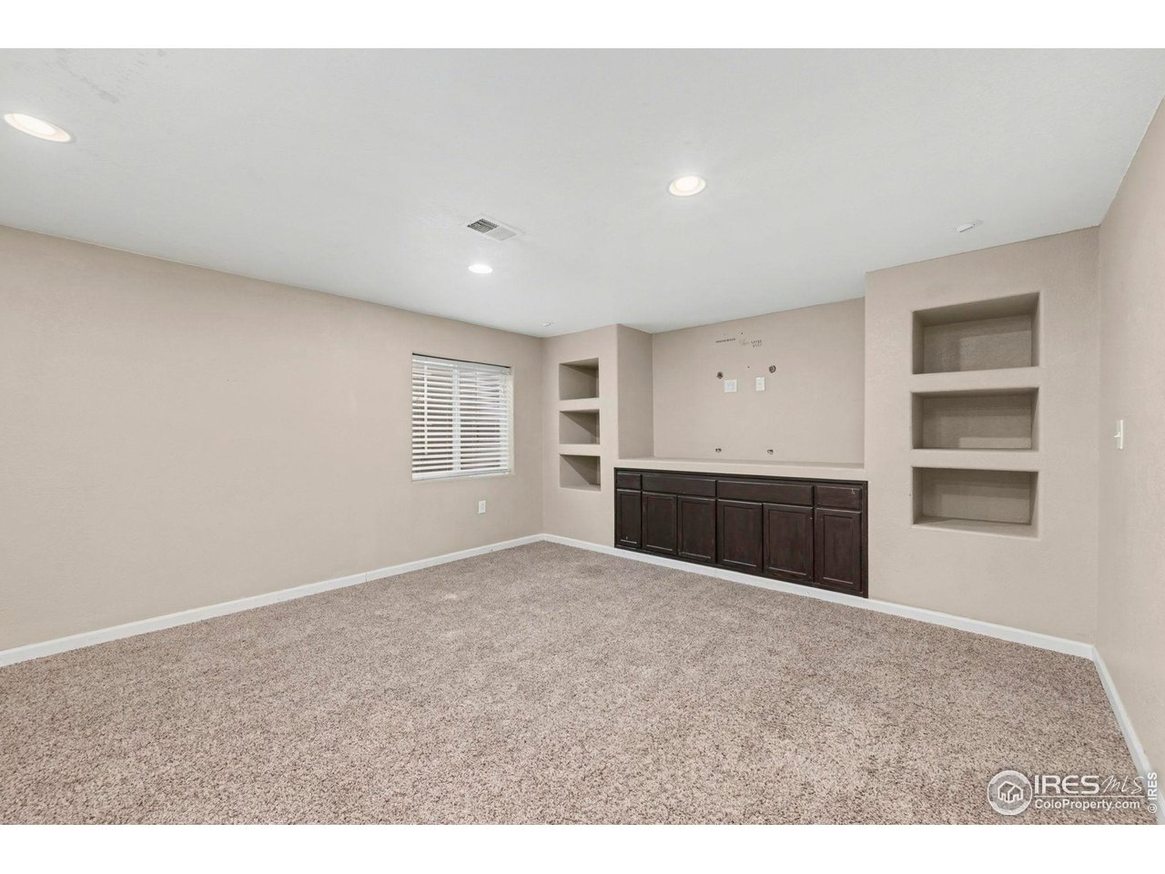 2412 Dock Dr