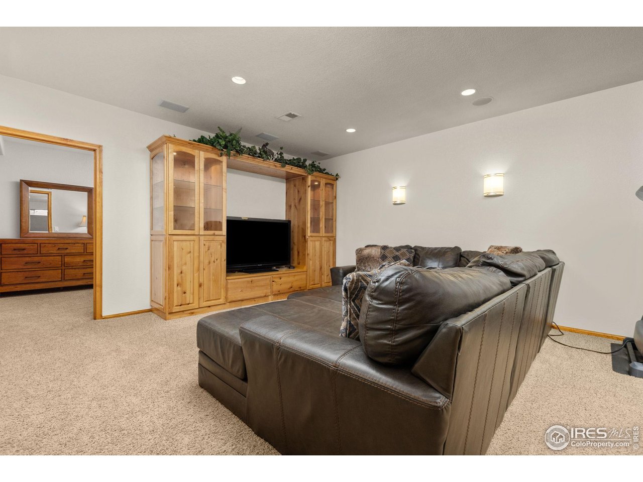 6684 Royal Country Down Dr