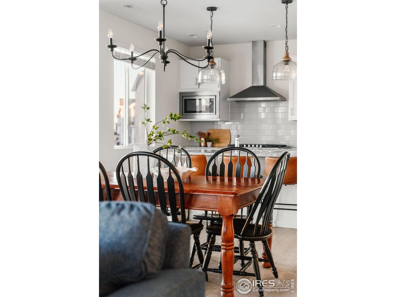 6002 Autumn Breeze Ct