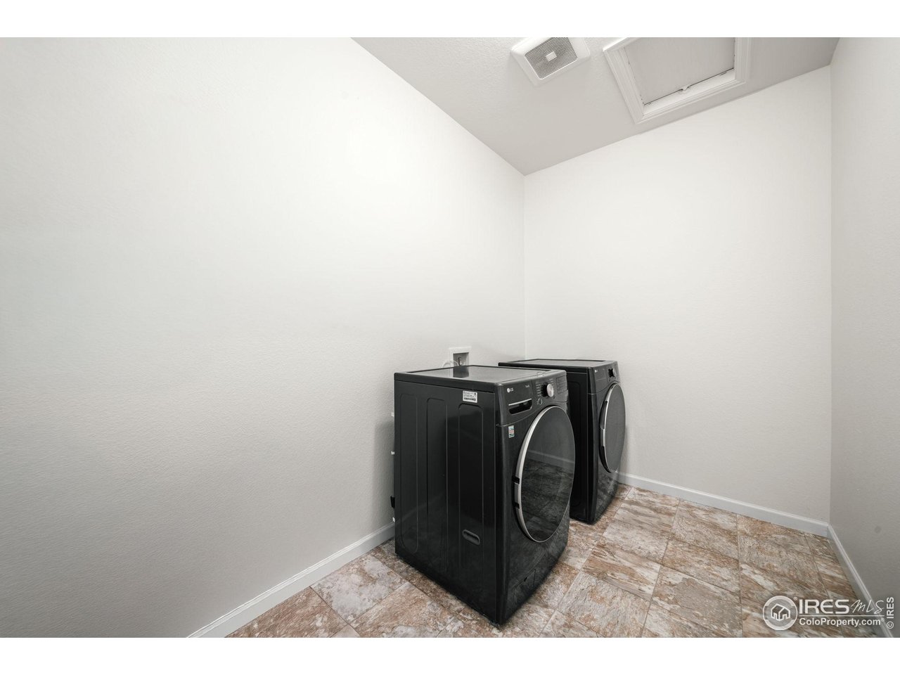 6002 Autumn Breeze Ct