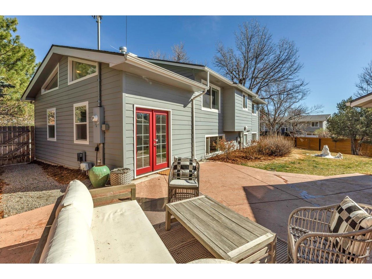 3590 Endicott Dr