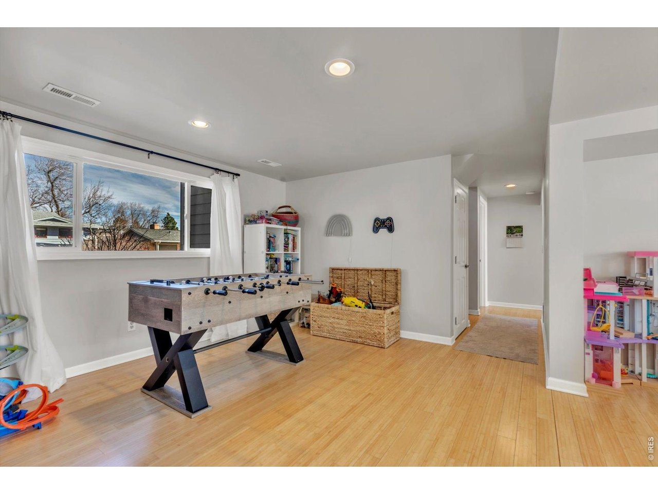3590 Endicott Dr