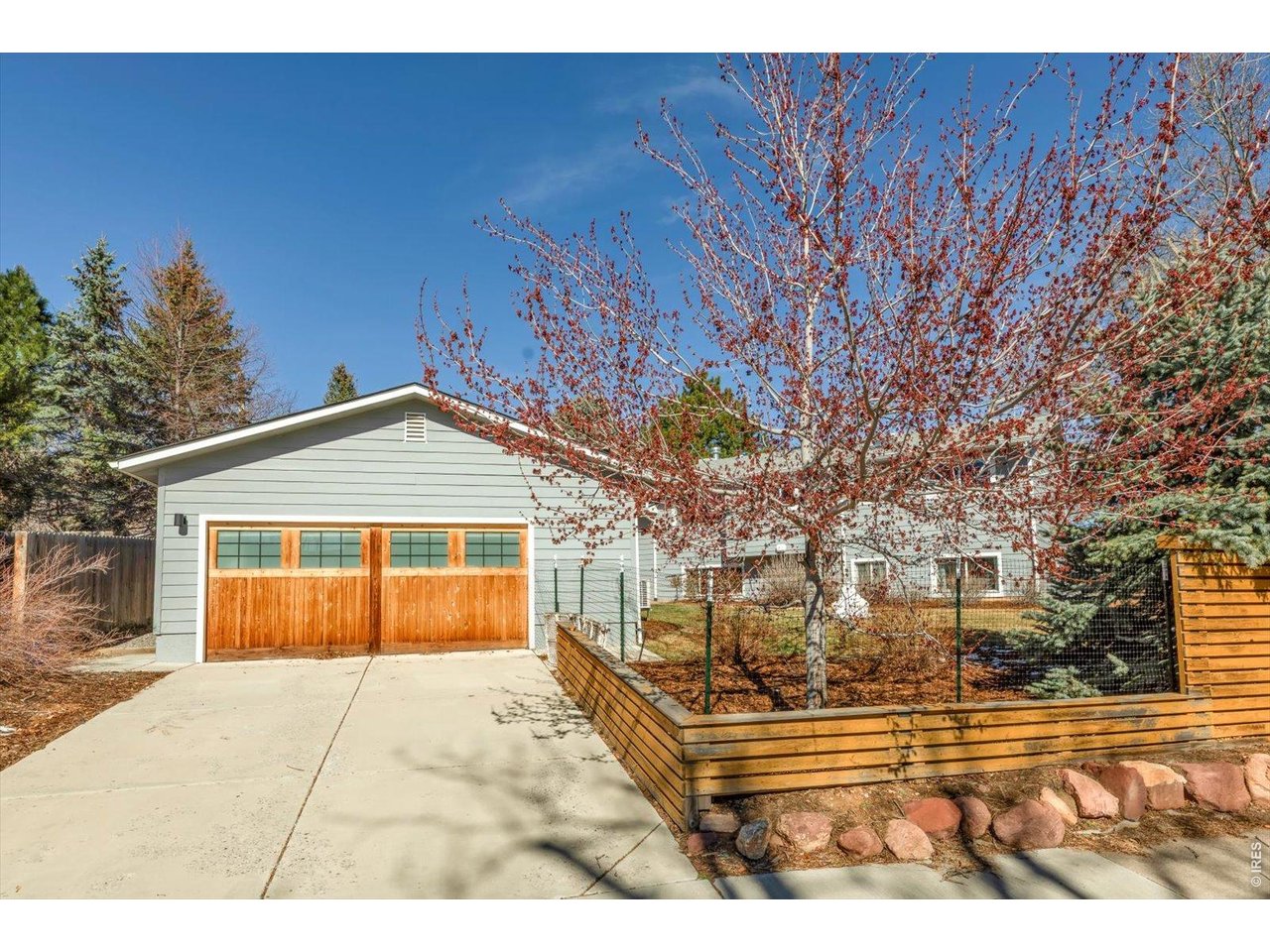 3590 Endicott Dr