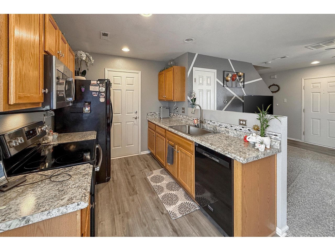 10450 Lower Ridge Rd