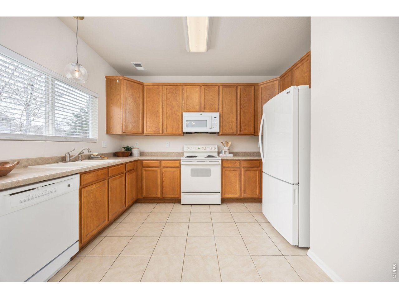 1216 102nd Ave