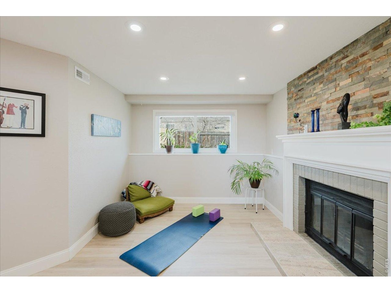 394 W Lucerne Dr