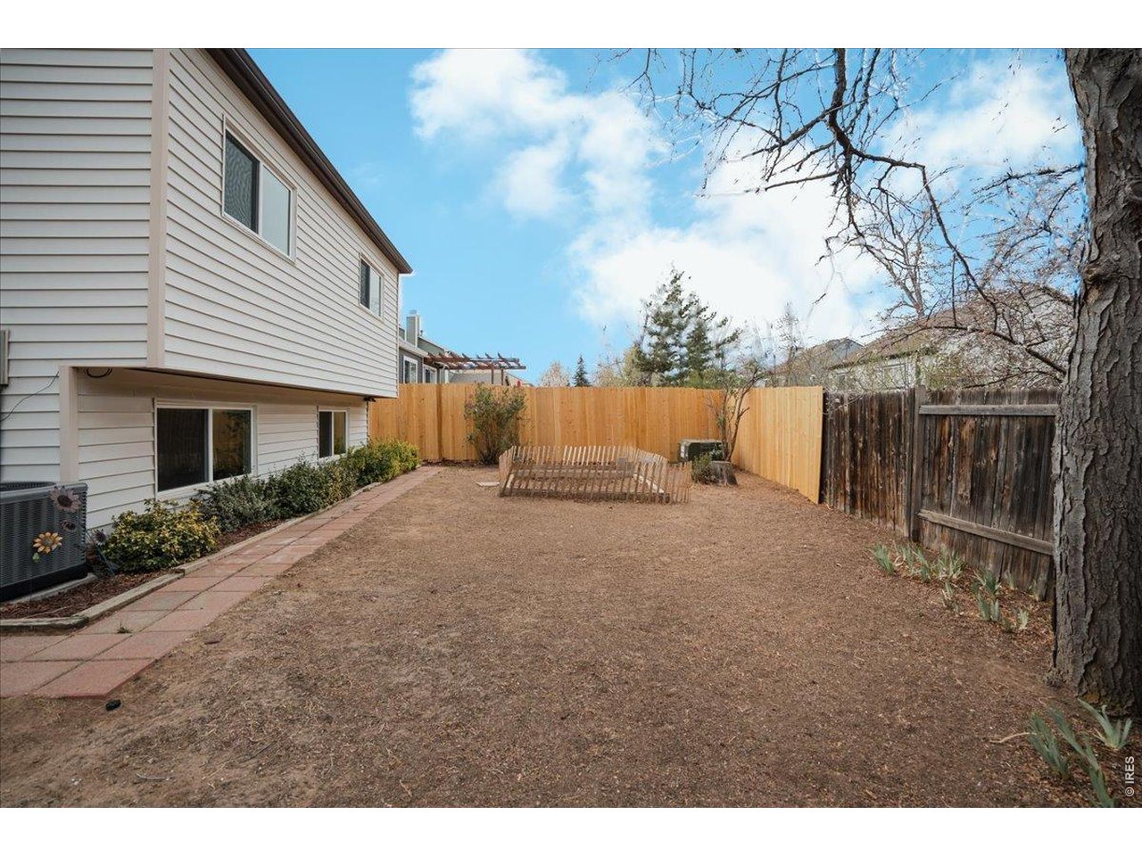394 W Lucerne Dr