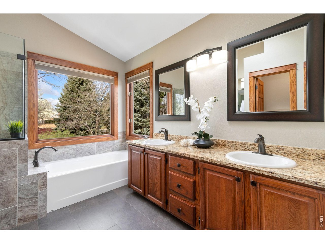 1006 Hinsdale Dr