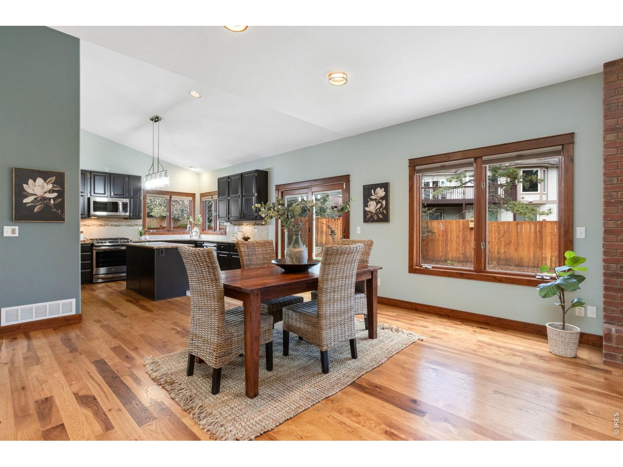 1006 Hinsdale Dr