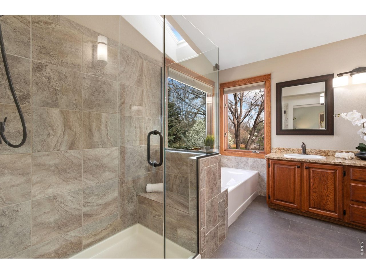 1006 Hinsdale Dr
