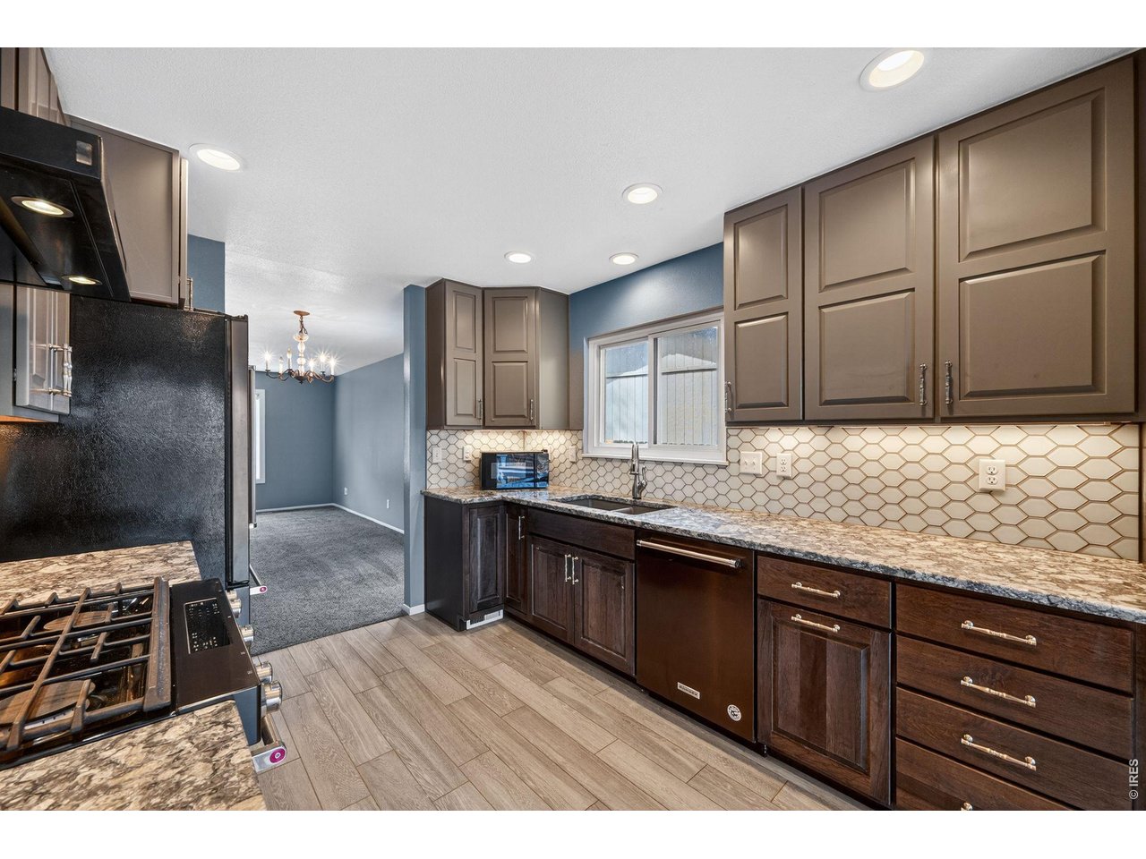 2500 Wyandotte Dr