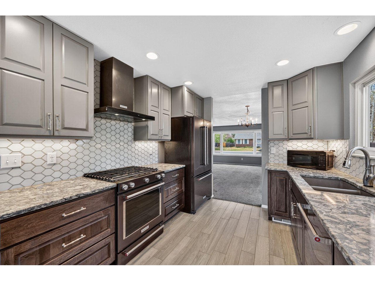 2500 Wyandotte Dr