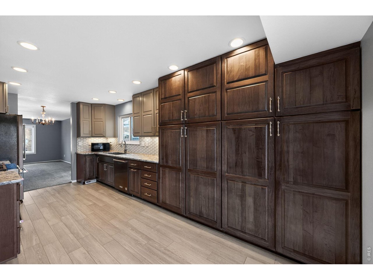 2500 Wyandotte Dr