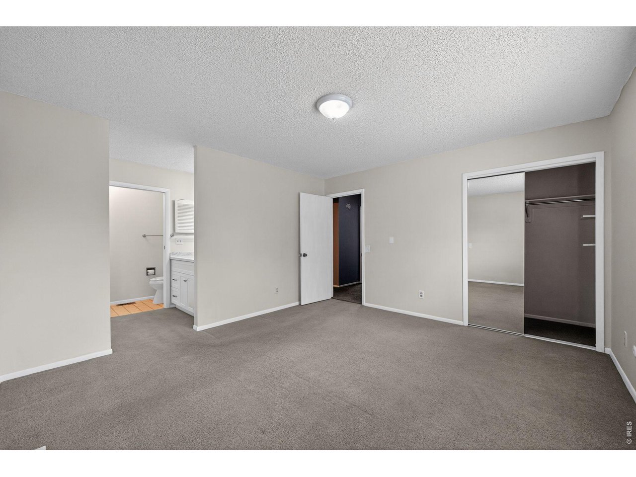 2500 Wyandotte Dr