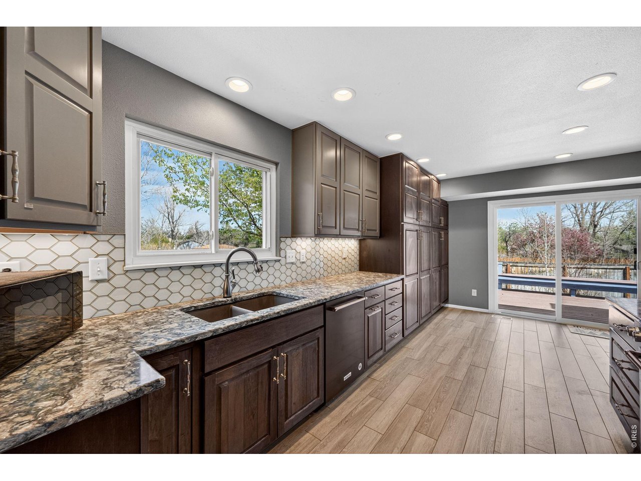 2500 Wyandotte Dr