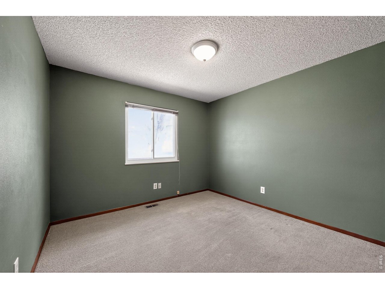 2500 Wyandotte Dr