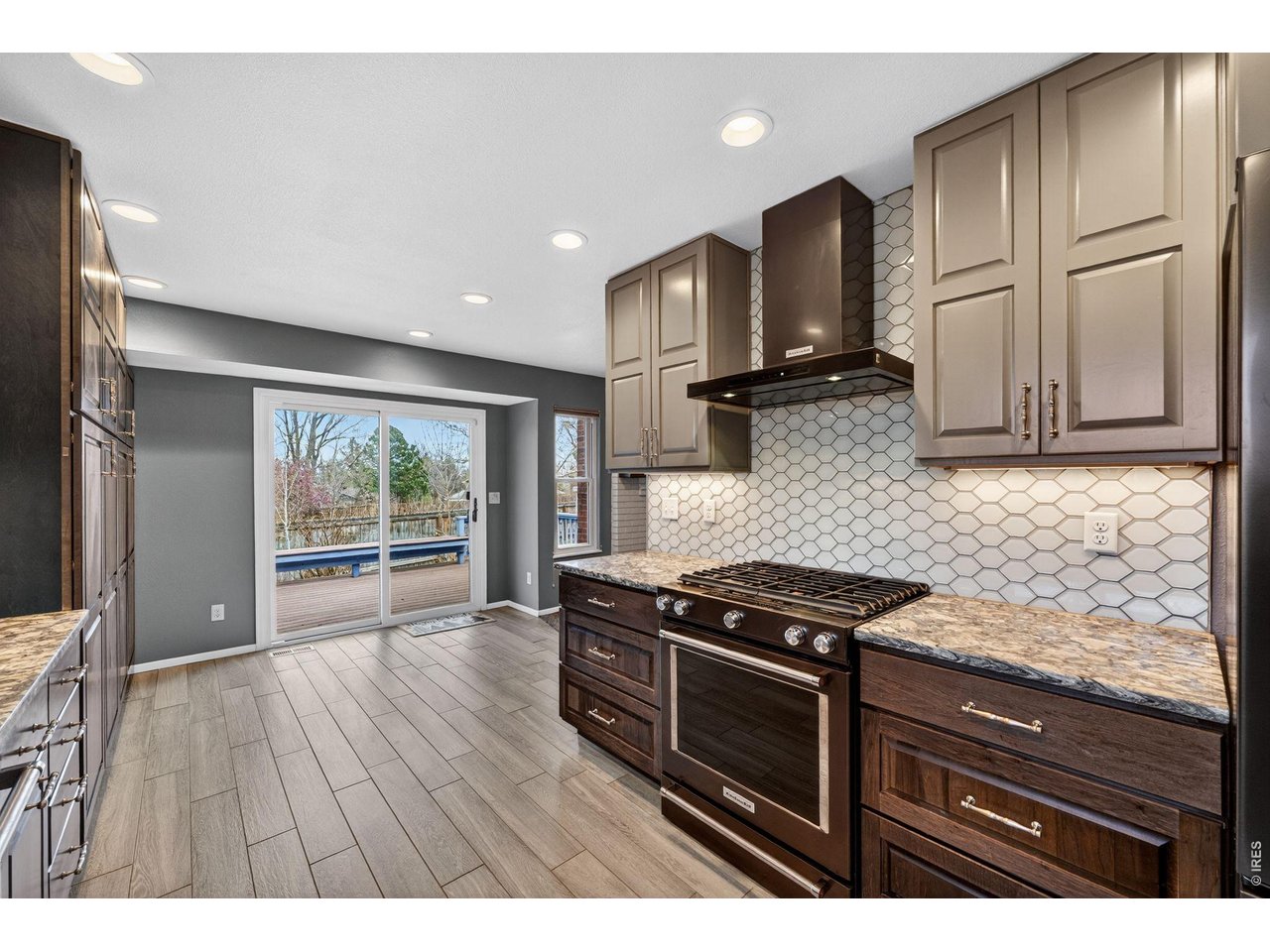 2500 Wyandotte Dr