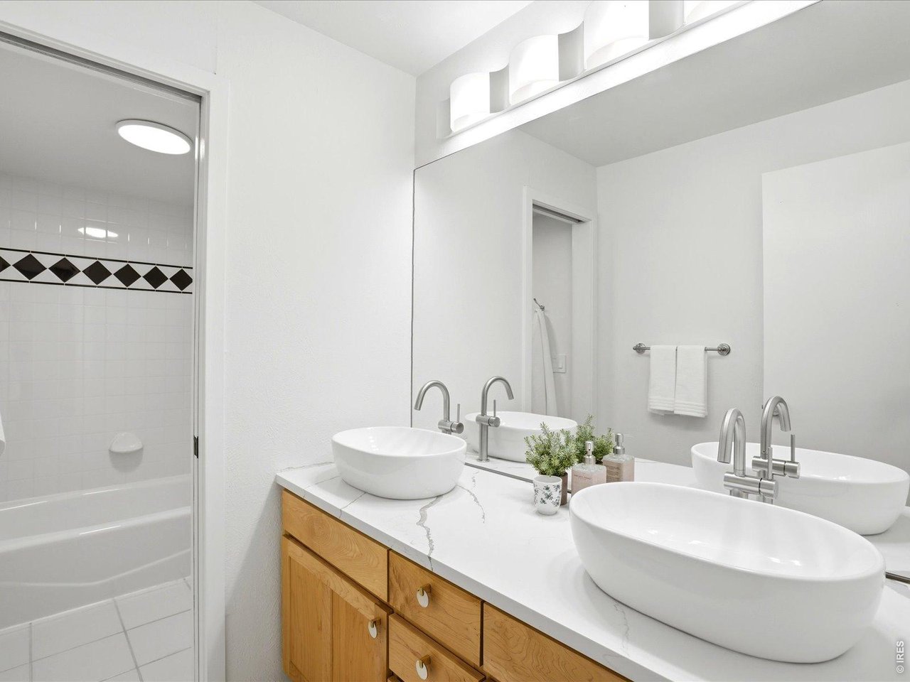 1936 Hardscrabble Dr