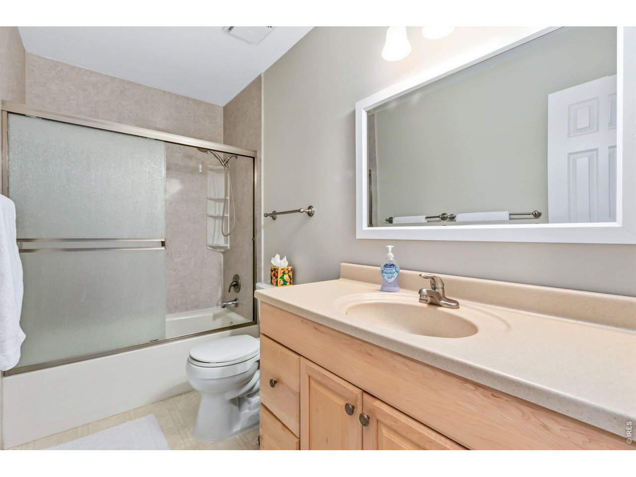 1121 Mansfield Dr