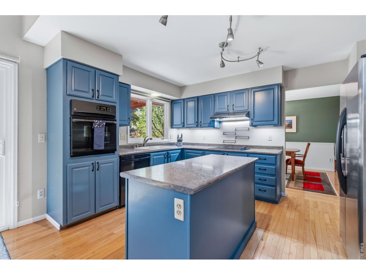 1121 Mansfield Dr