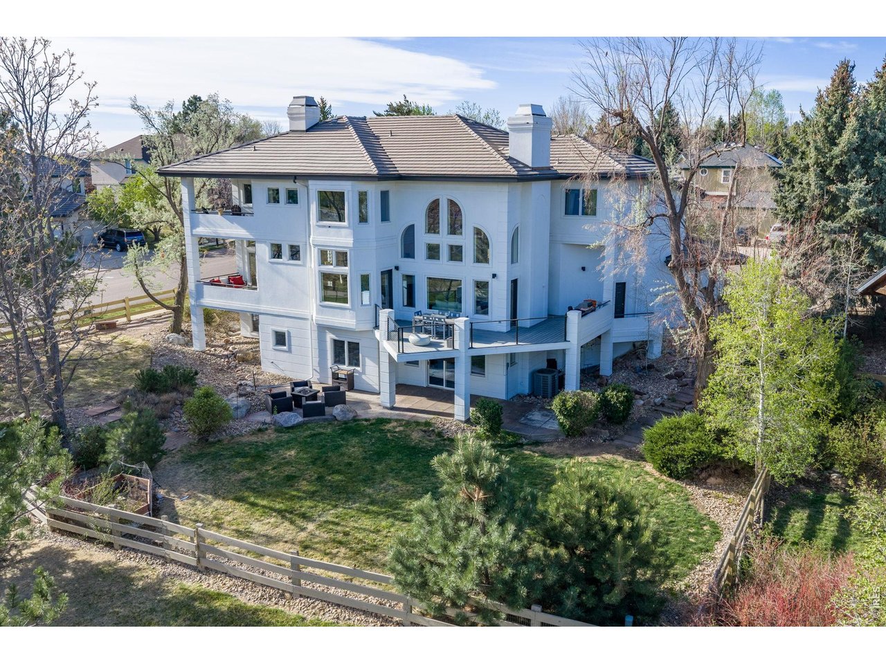 557 E Gill Way