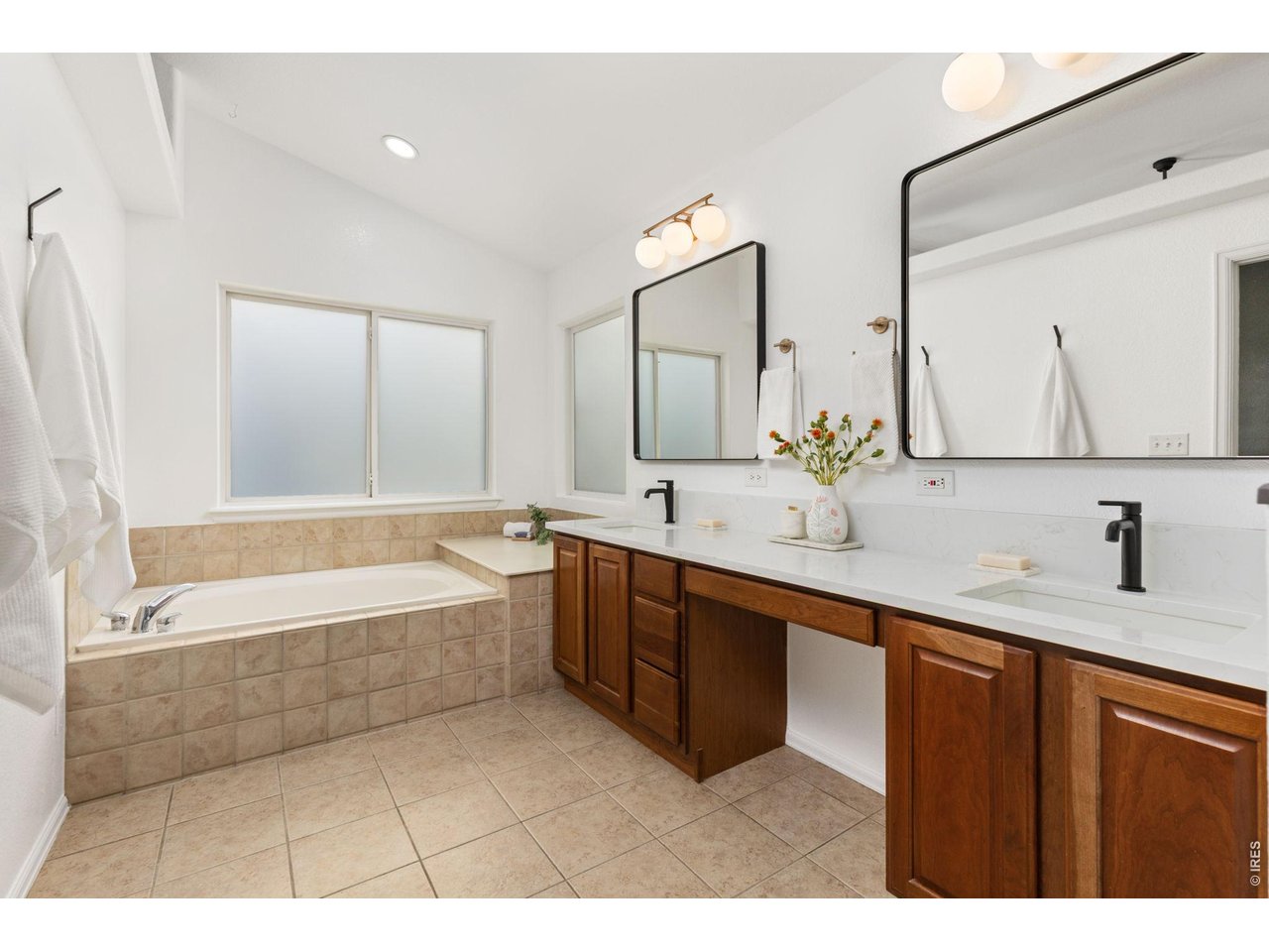 5414 Clover Basin Dr