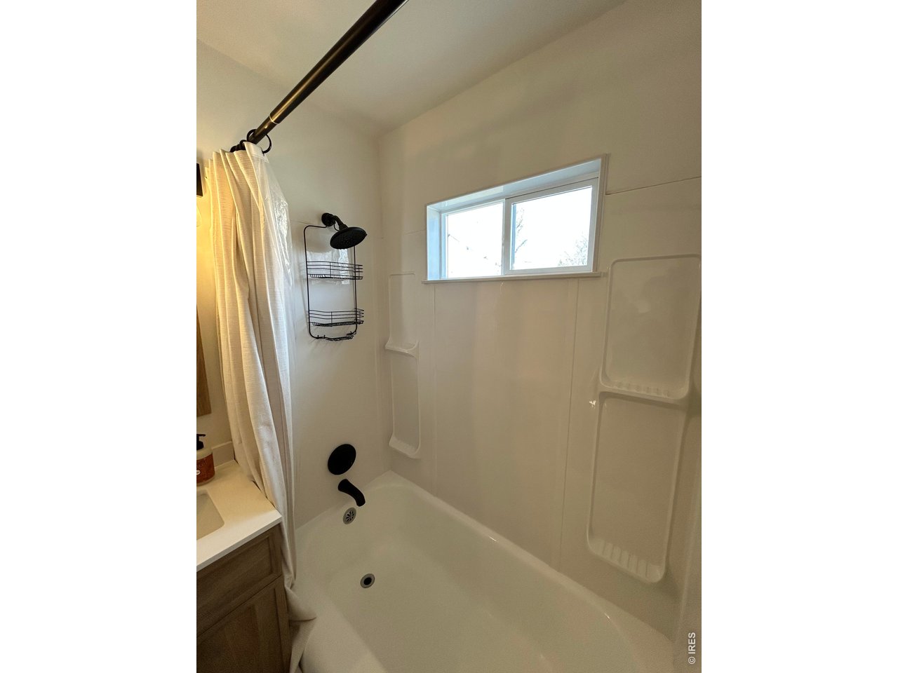 2443 Mountain View Dr