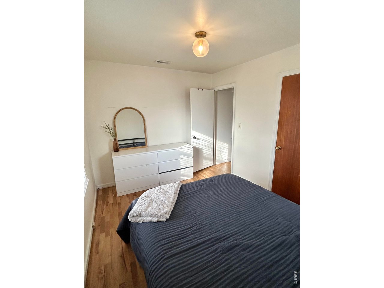 2443 Mountain View Dr