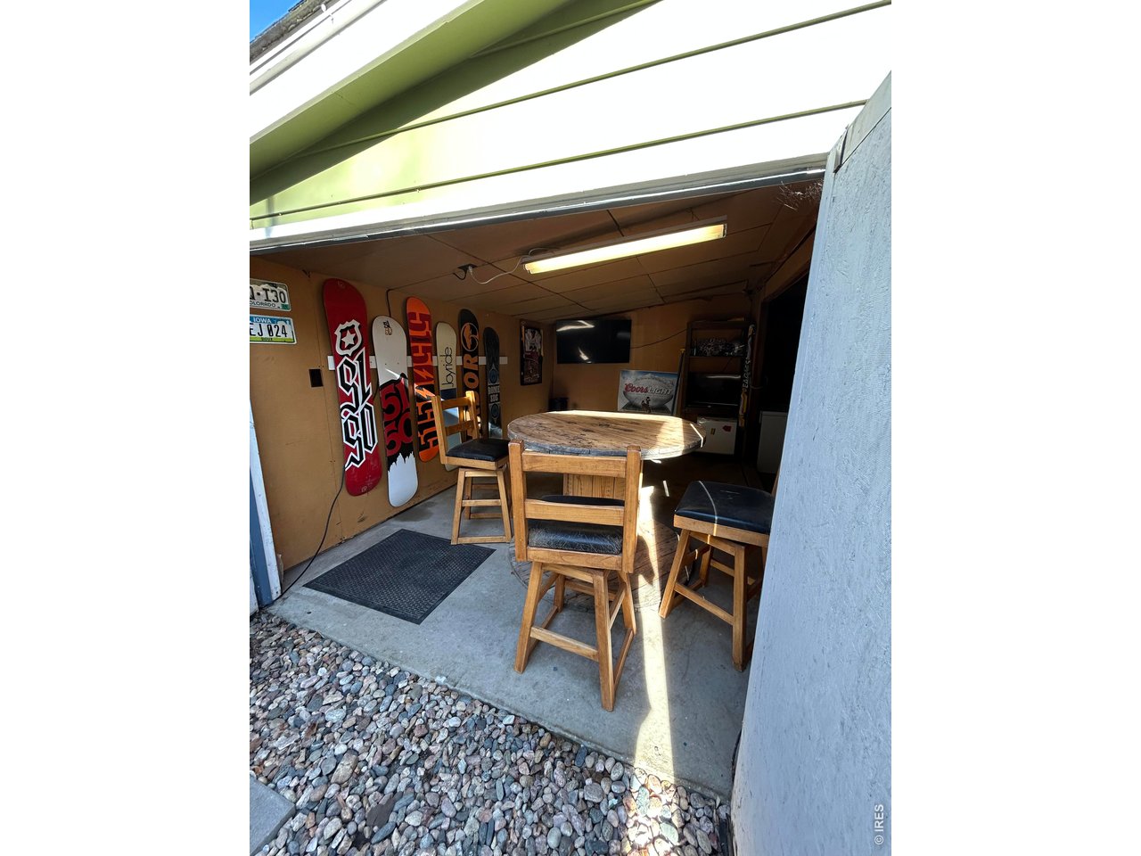 2443 Mountain View Dr
