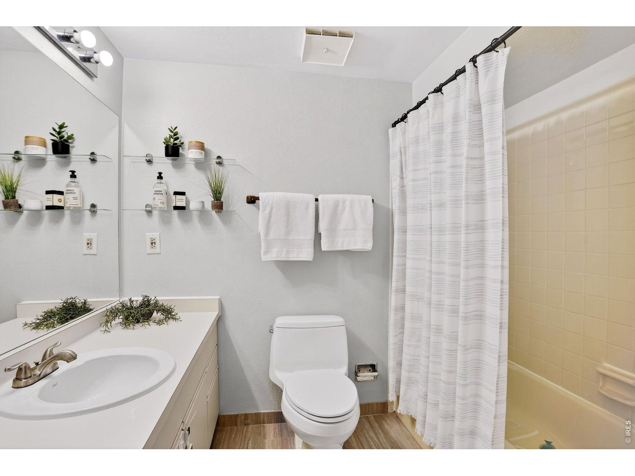 40 S Boulder Cir 4037