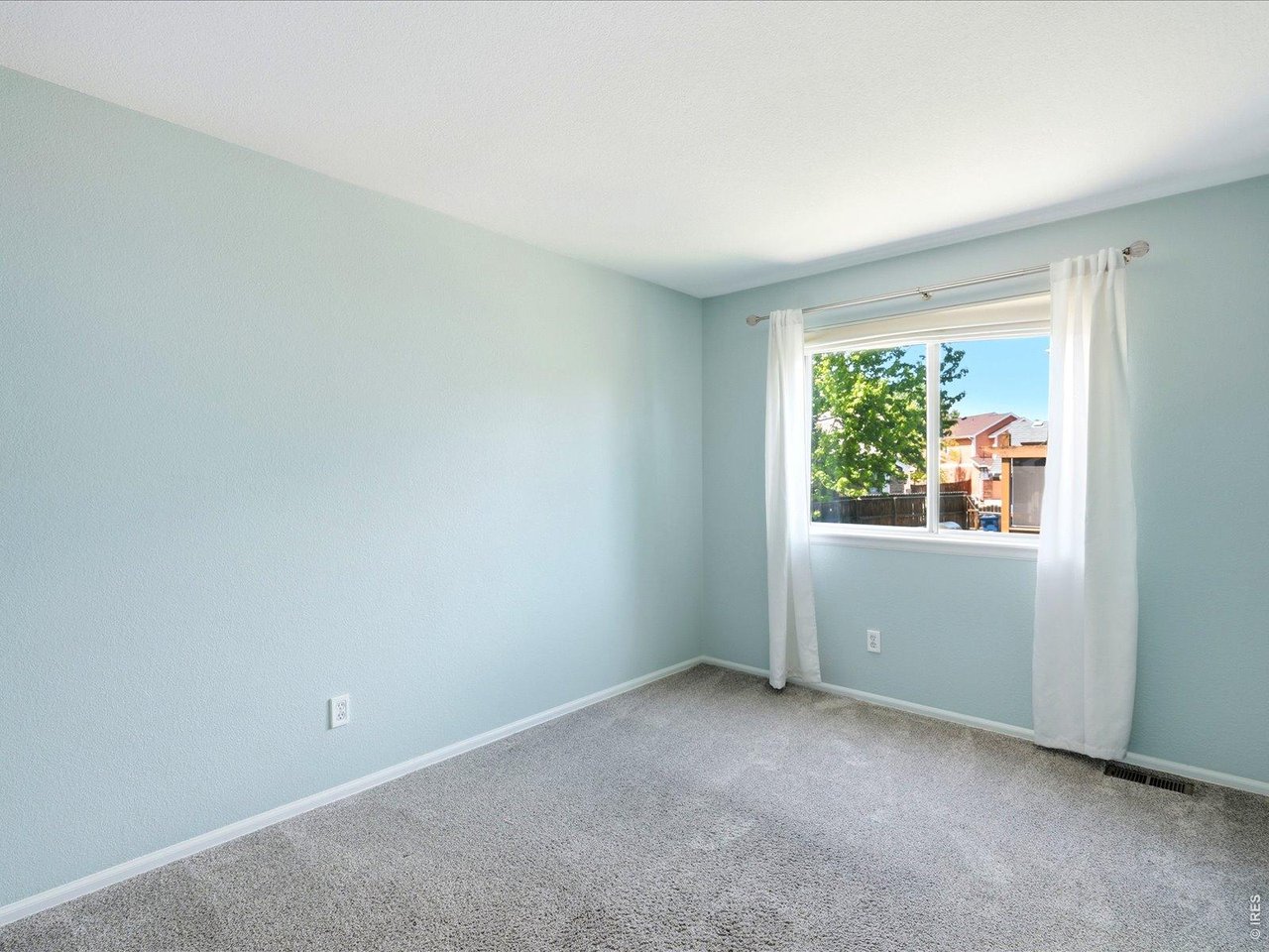4251 Fern Ave