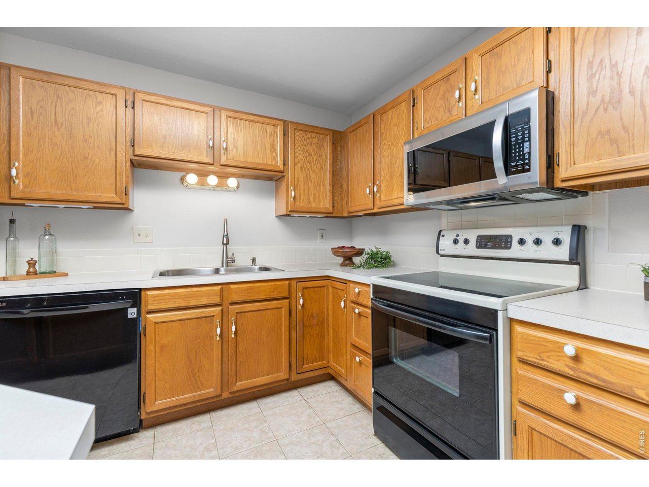 1546 W 29th St