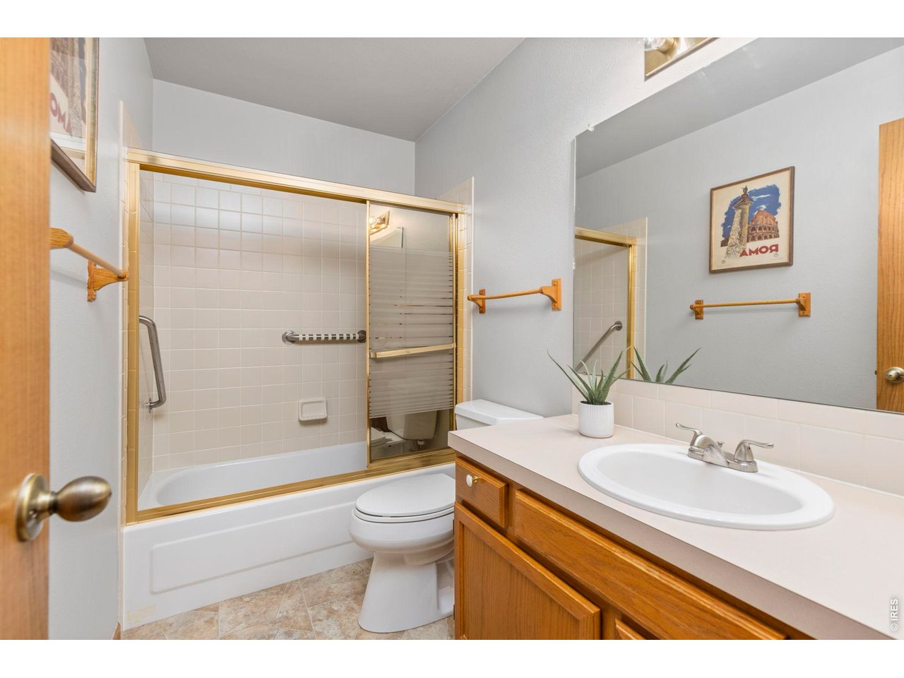 1546 W 29th St