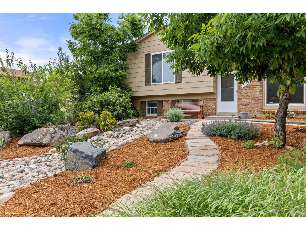 4307 Hummingbird Dr