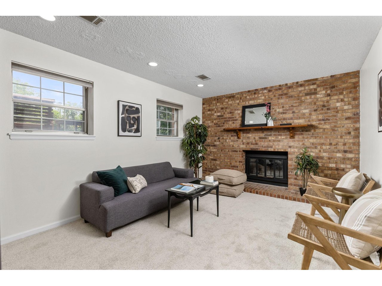 4307 Hummingbird Dr