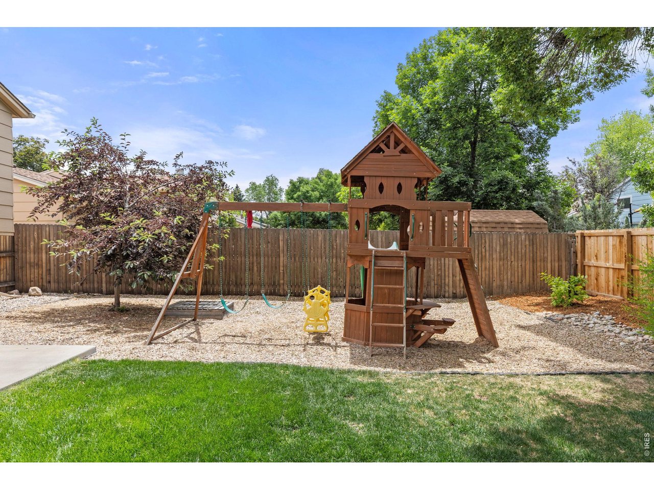 4307 Hummingbird Dr