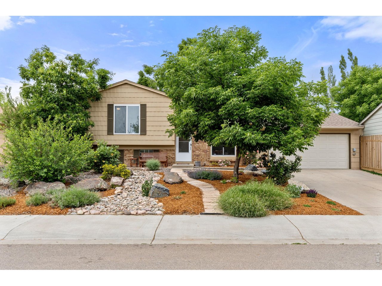 4307 Hummingbird Dr