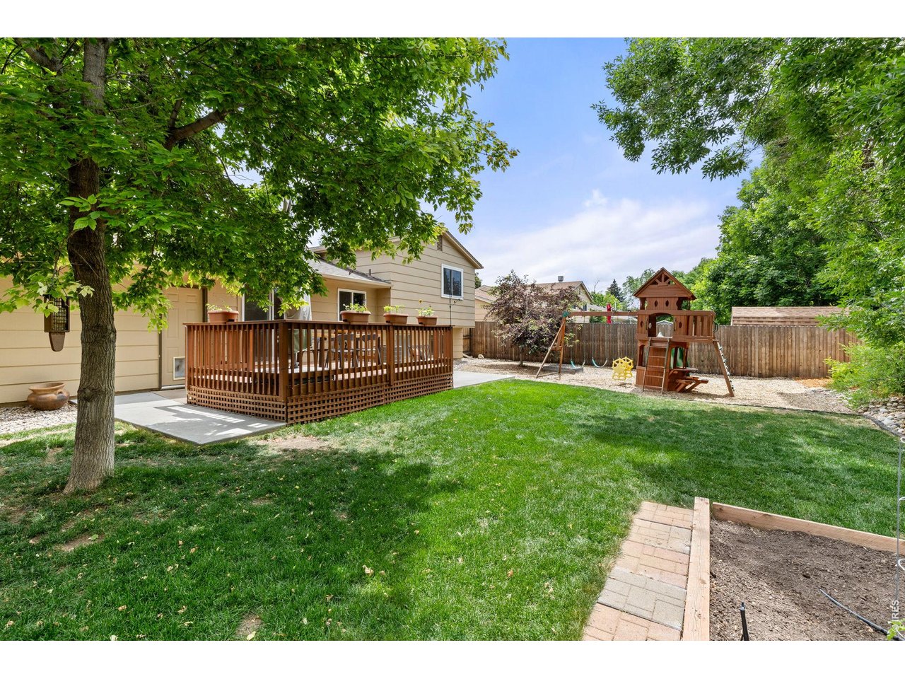4307 Hummingbird Dr