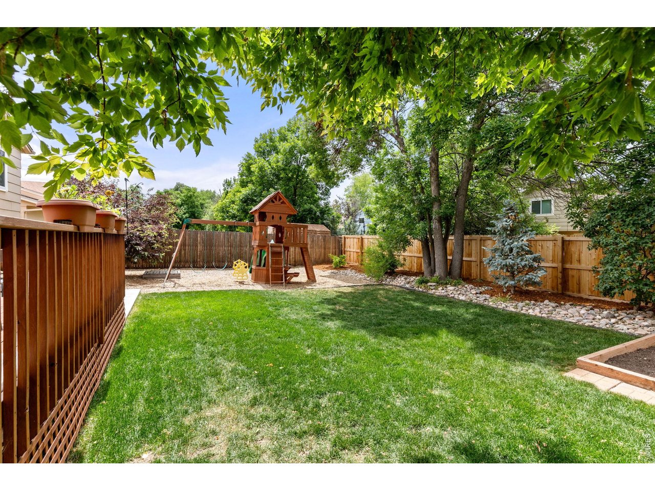 4307 Hummingbird Dr