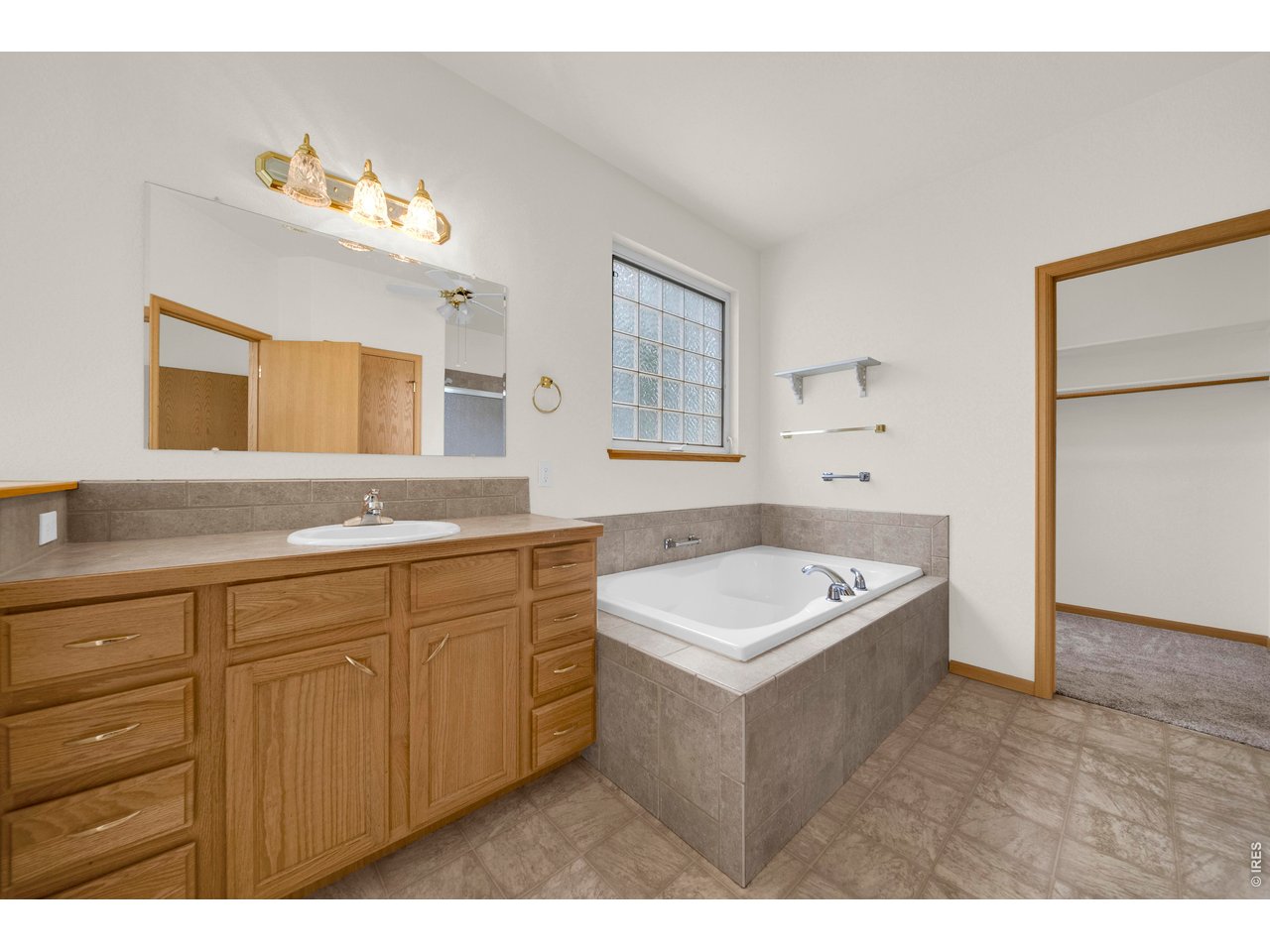 12 Trailside Dr