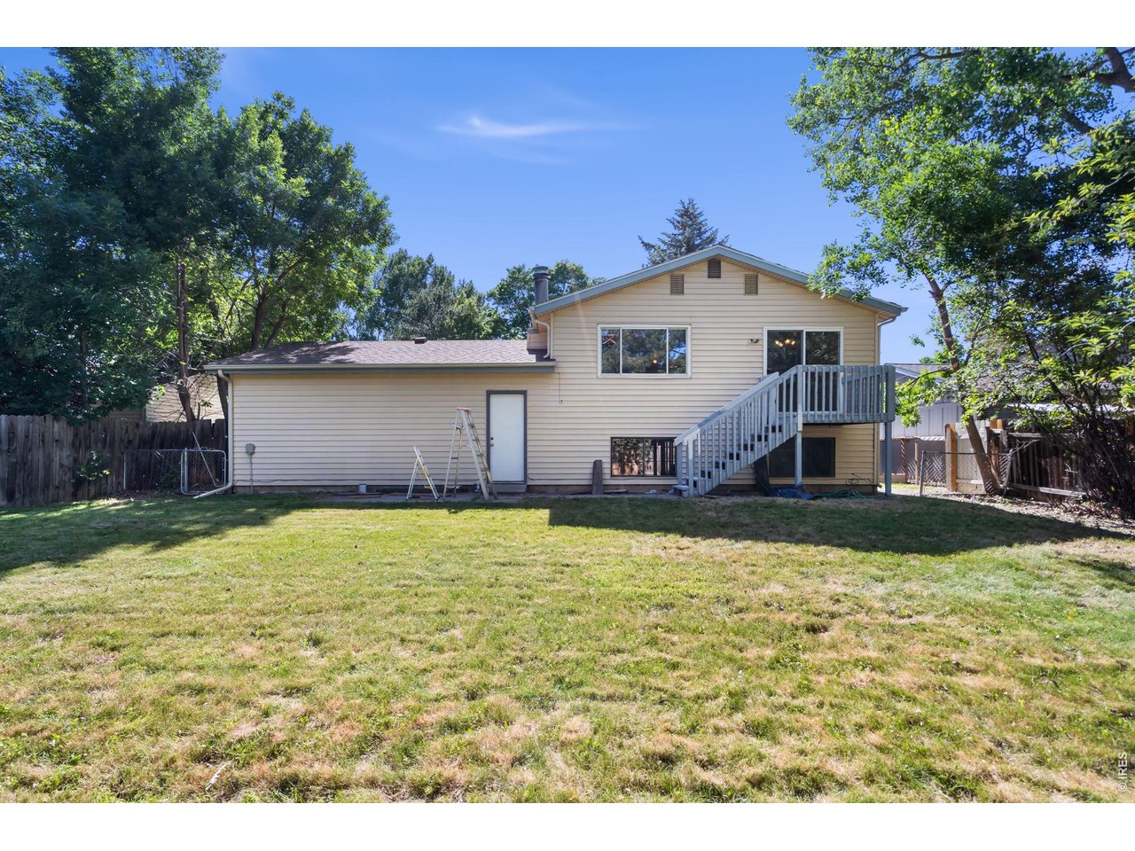 3512 Camelot Dr